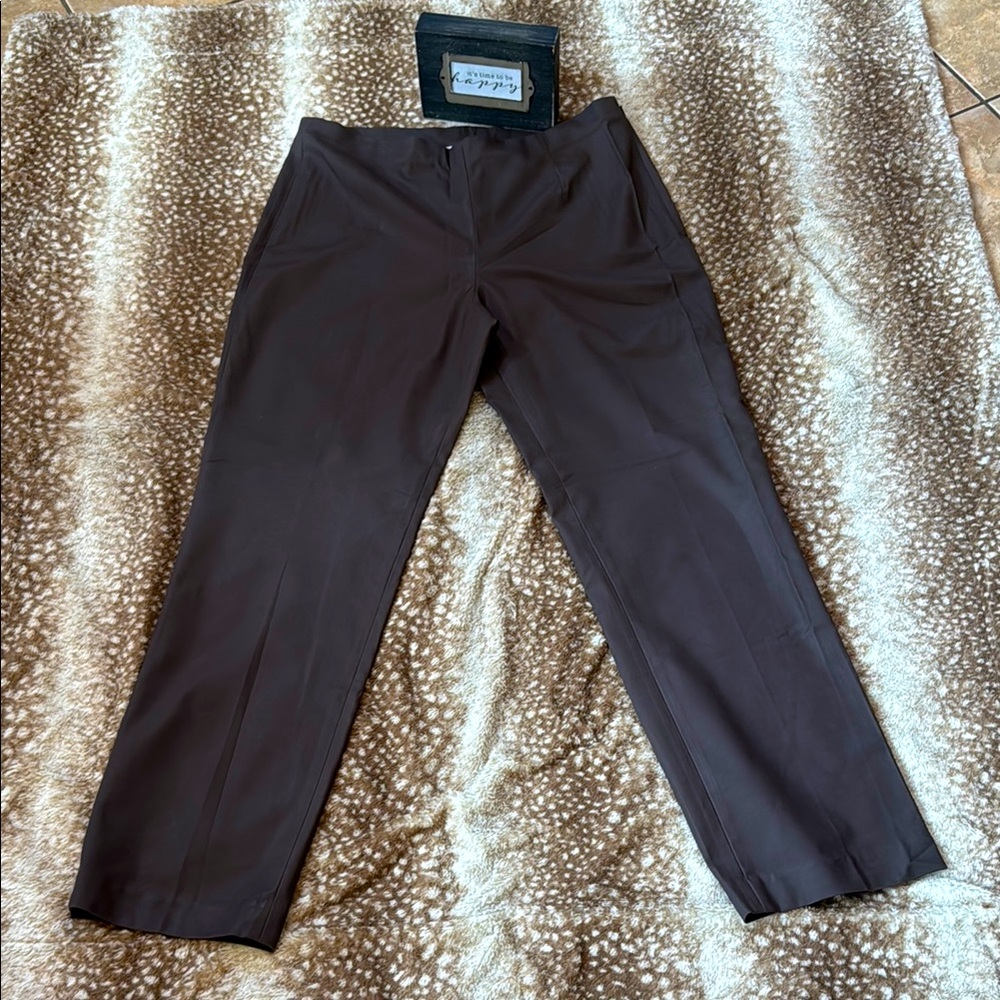 Women’s Zozo wonder stretch full length pant. Size 14